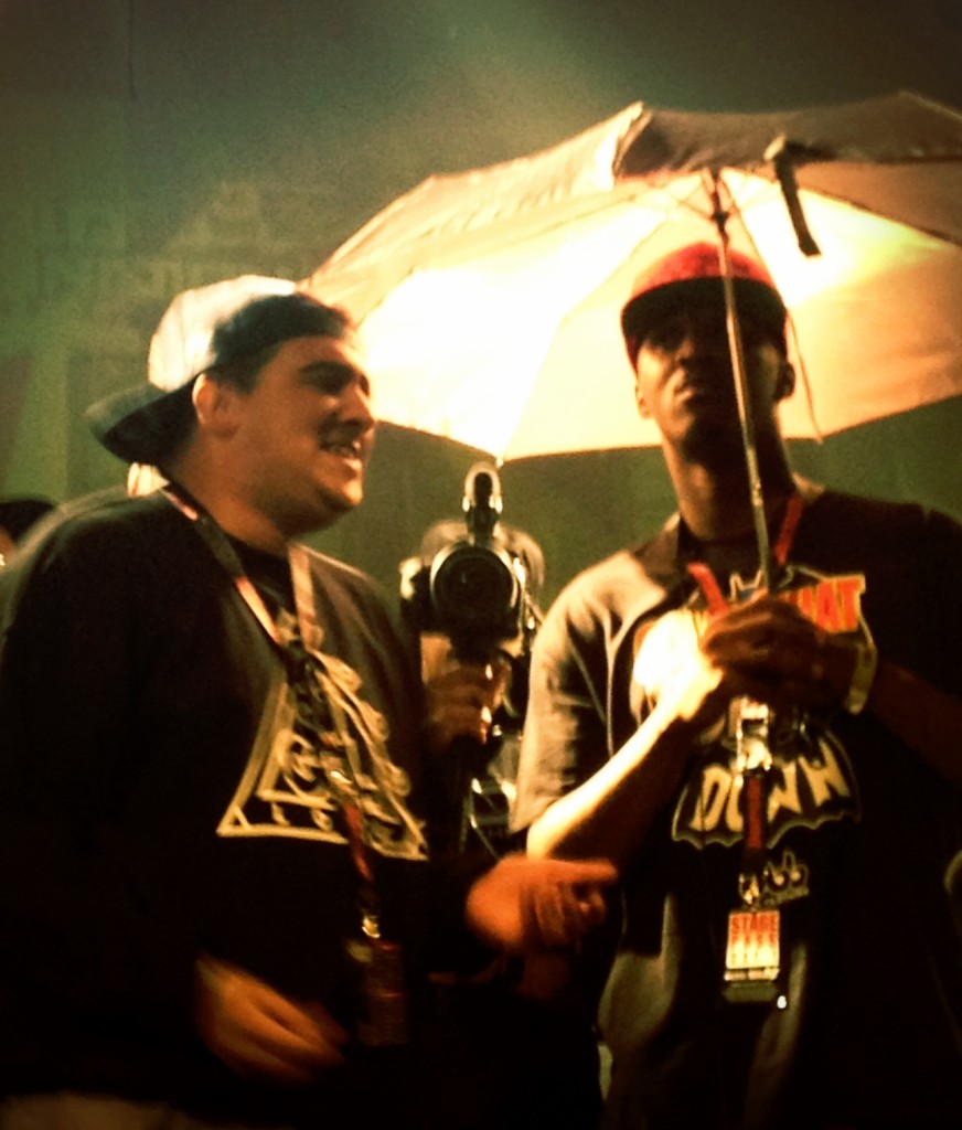 Daylyt pulling out the umbrella against Loe Pesci